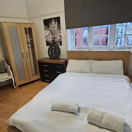 London Edgware Station Apartment Екстериор снимка