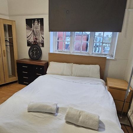 London Edgware Station Apartment Екстериор снимка