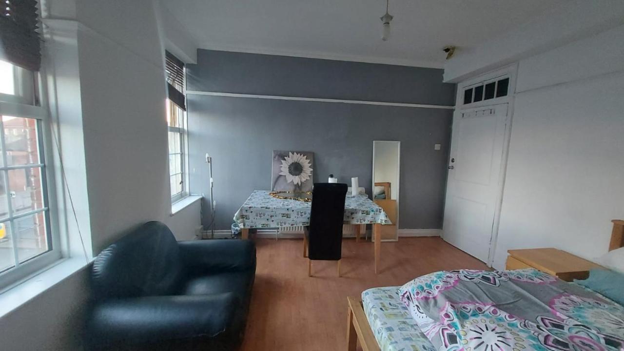 London Edgware Station Apartment Екстериор снимка