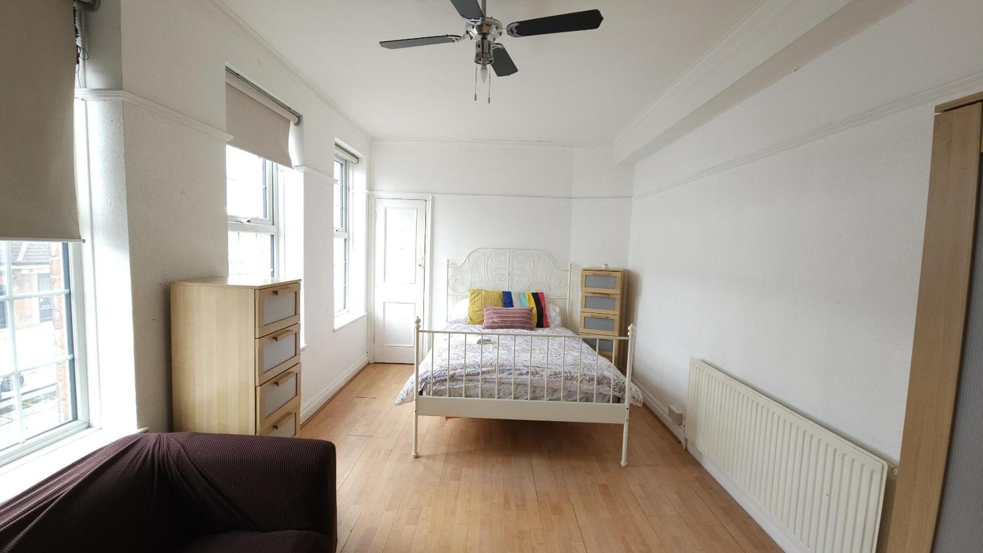 London Edgware Station Apartment Екстериор снимка